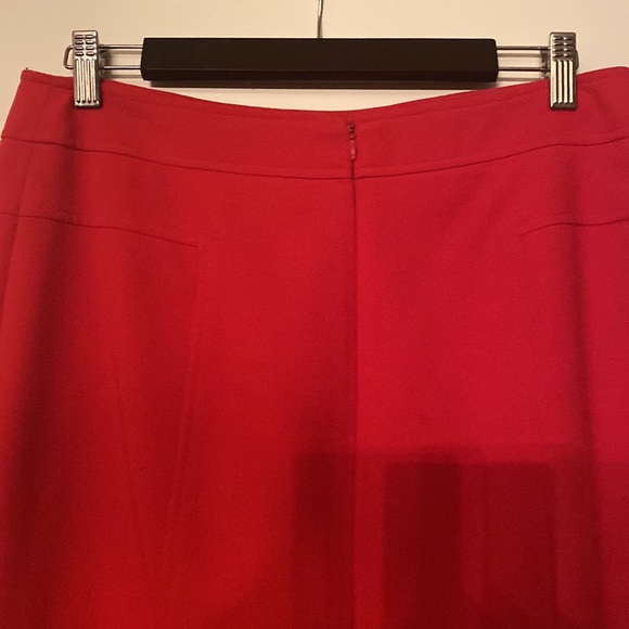 Anne Klein red skirt size 6. Zips in back, falls at knee. Red. - Picture 8 of 8